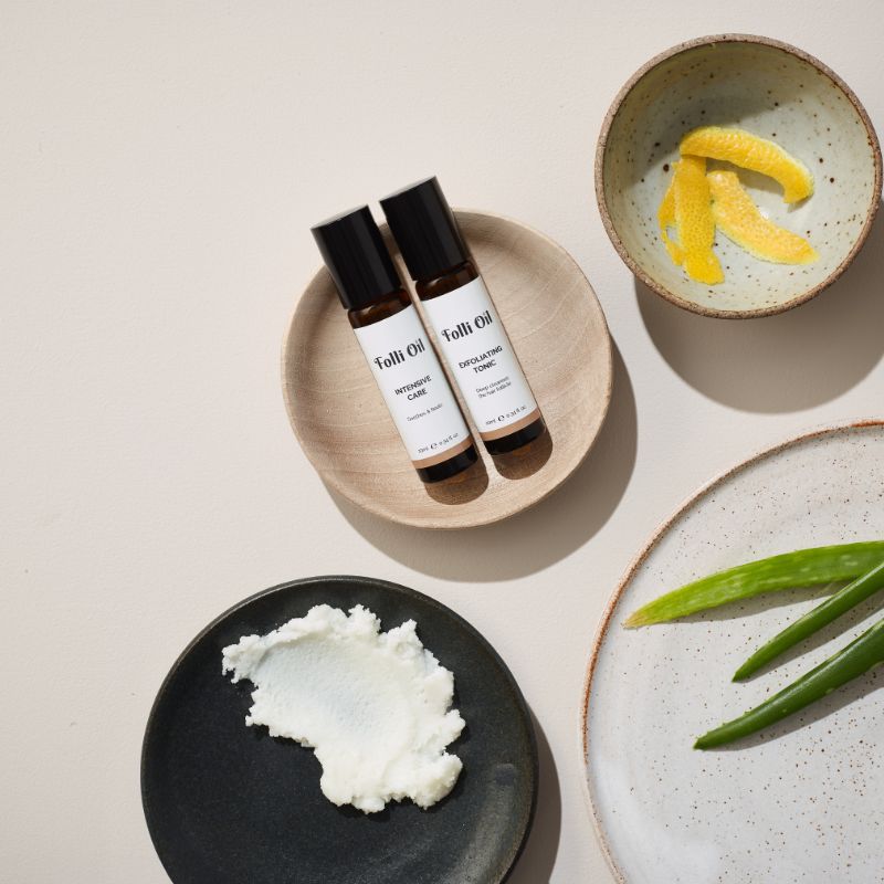 Flat lay of Emergency Fix Duo featuring Exfoliating Tonic and Intensive Care – a targeted two-step rescue for irritated skin.